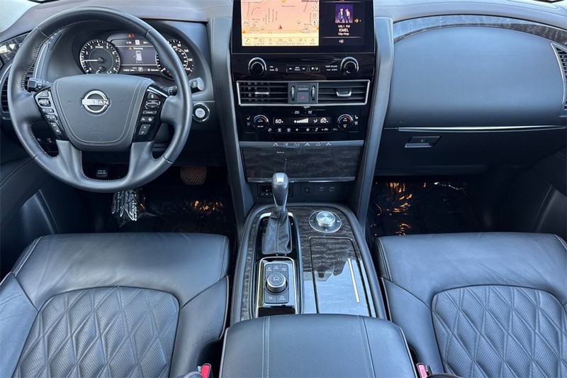 Nissan Armada Vehicle Full-screen Gallery Image 13