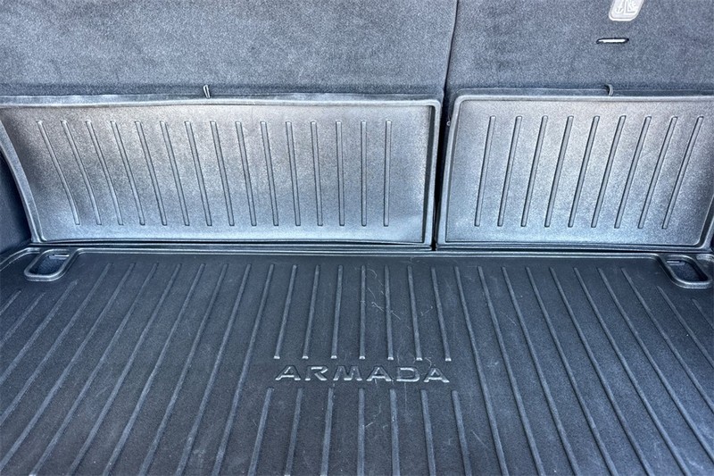 Nissan Armada Vehicle Full-screen Gallery Image 16