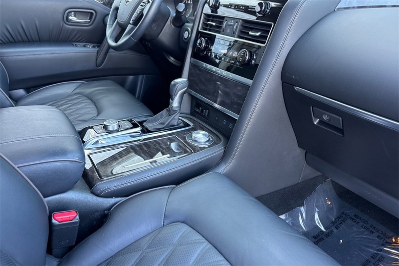 Nissan Armada Vehicle Full-screen Gallery Image 17