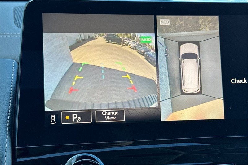 Nissan Armada Vehicle Full-screen Gallery Image 21