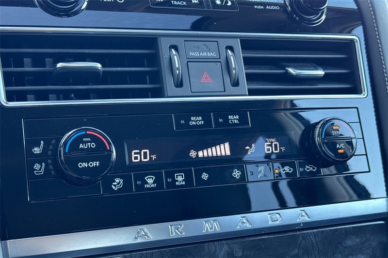 Nissan Armada Vehicle Full-screen Gallery Image 22