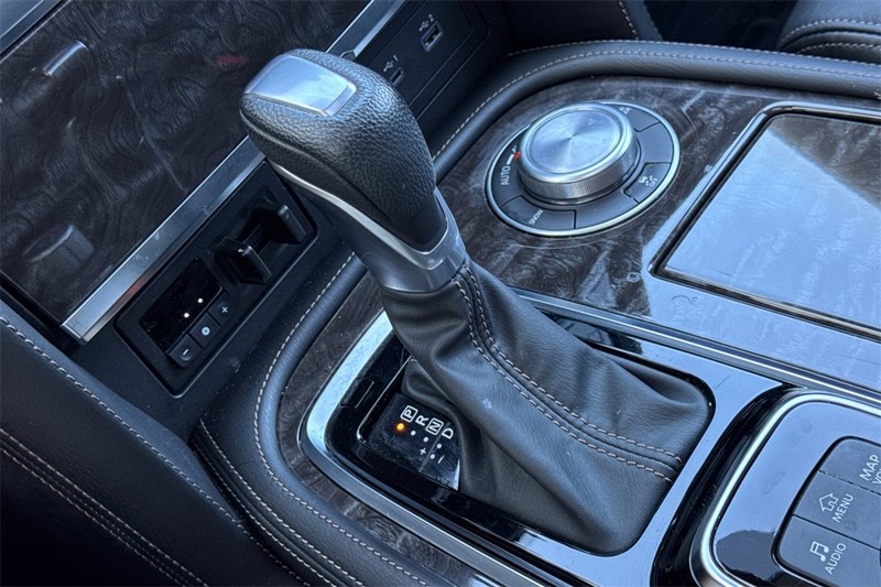 Nissan Armada Vehicle Full-screen Gallery Image 23