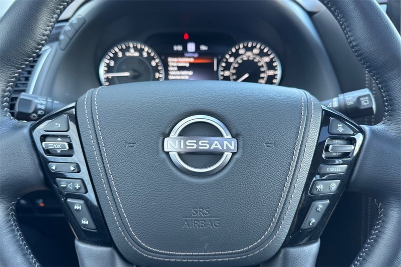 Nissan Armada Vehicle Full-screen Gallery Image 25