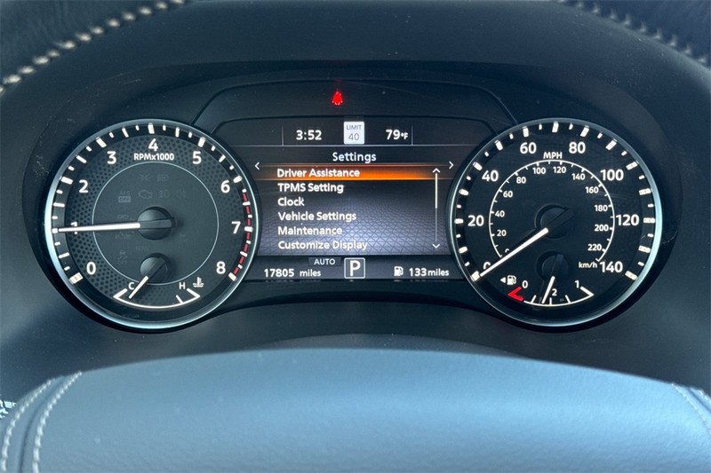 Nissan Armada Vehicle Full-screen Gallery Image 26