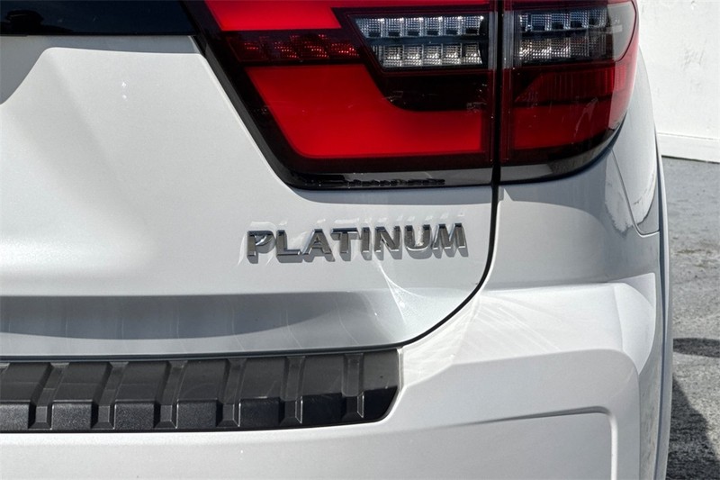 Nissan Armada Vehicle Full-screen Gallery Image 29