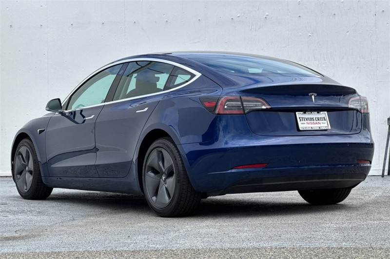 Tesla Model 3 Vehicle Full-screen Gallery Image 06