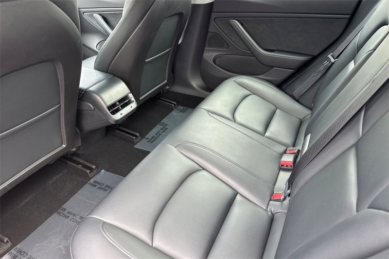 Tesla Model 3 Vehicle Full-screen Gallery Image 12