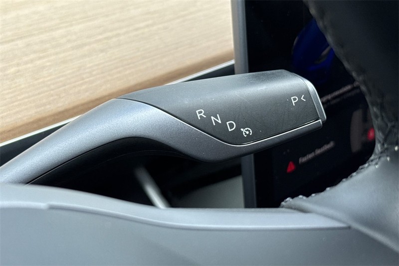 Tesla Model 3 Vehicle Full-screen Gallery Image 21