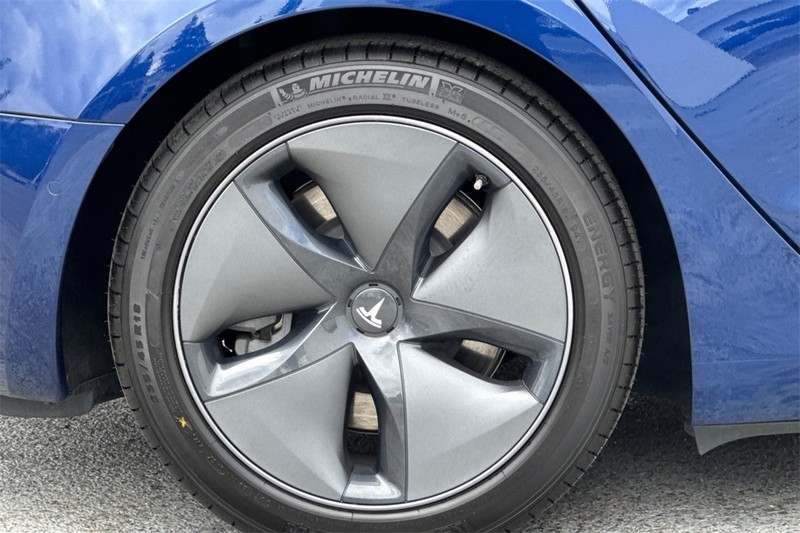 Tesla Model 3 Vehicle Full-screen Gallery Image 25