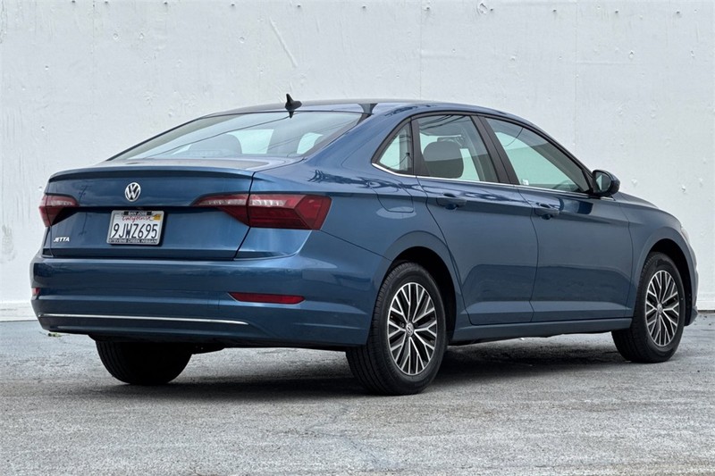 Volkswagen Jetta Vehicle Full-screen Gallery Image 04