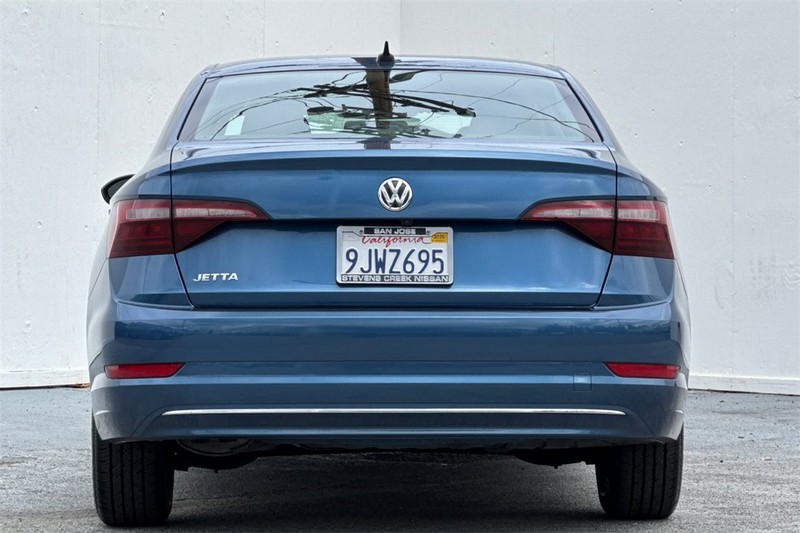 Volkswagen Jetta Vehicle Full-screen Gallery Image 05