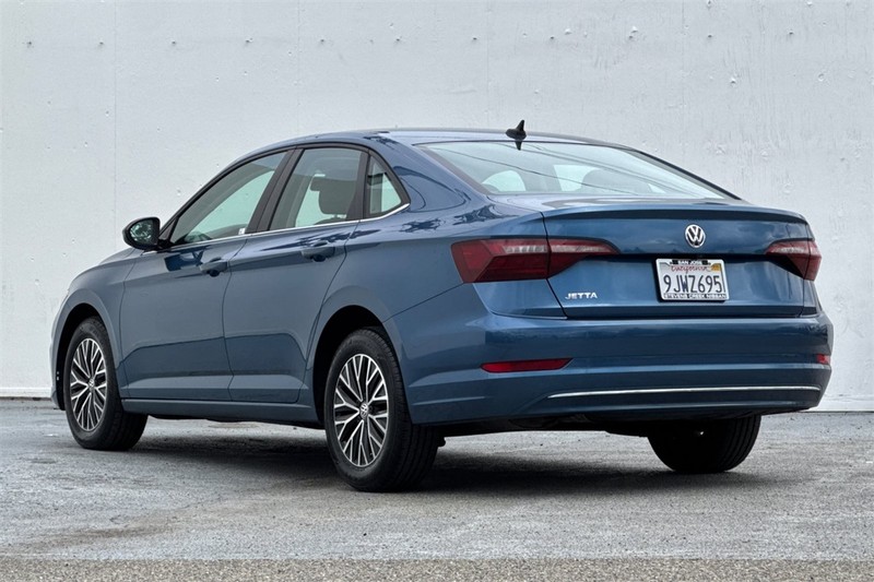 Volkswagen Jetta Vehicle Full-screen Gallery Image 06
