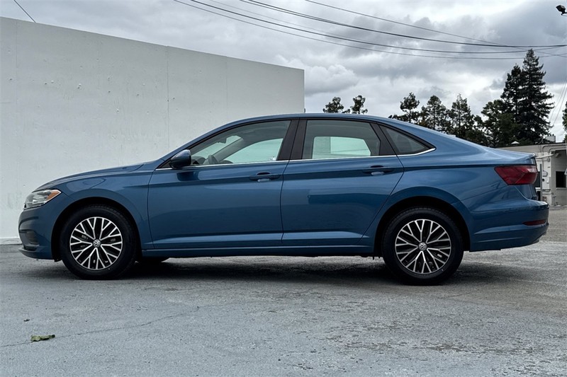 Volkswagen Jetta Vehicle Full-screen Gallery Image 07