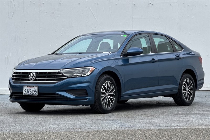 Volkswagen Jetta Vehicle Full-screen Gallery Image 08