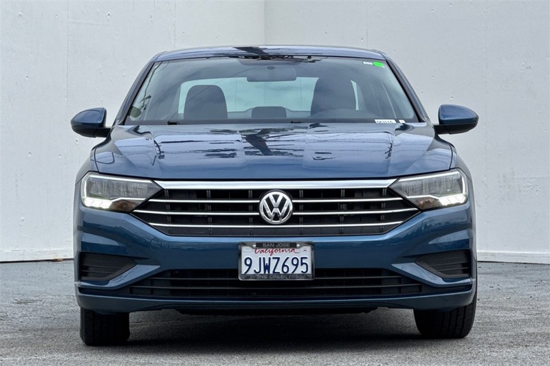 Volkswagen Jetta Vehicle Full-screen Gallery Image 09