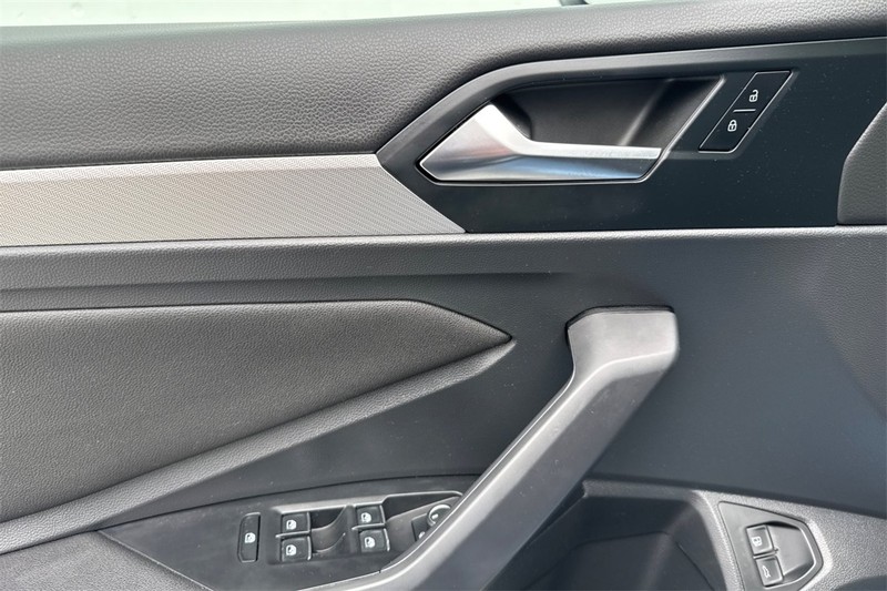 Volkswagen Jetta Vehicle Full-screen Gallery Image 11