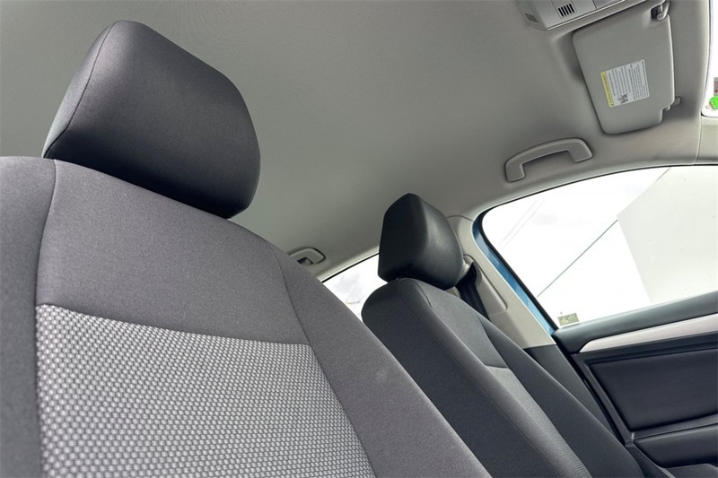 Volkswagen Jetta Vehicle Full-screen Gallery Image 16