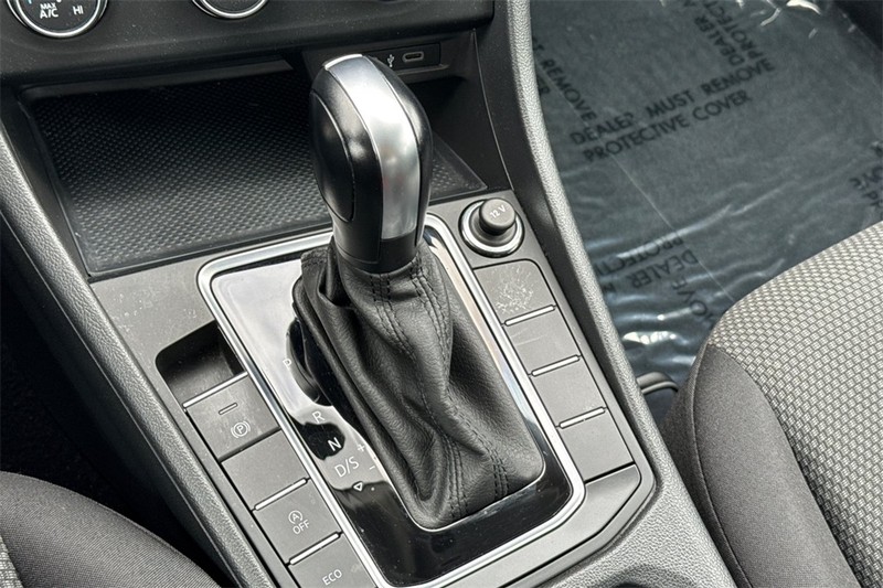 Volkswagen Jetta Vehicle Full-screen Gallery Image 20