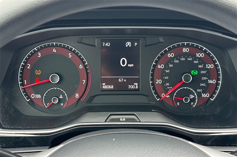 Volkswagen Jetta Vehicle Full-screen Gallery Image 22