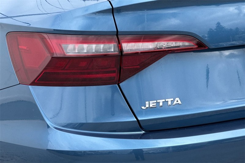 Volkswagen Jetta Vehicle Full-screen Gallery Image 25