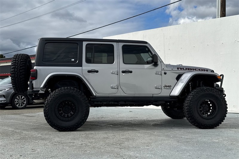 Jeep Wrangler Vehicle Full-screen Gallery Image 03