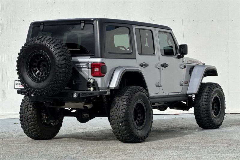 Jeep Wrangler Vehicle Full-screen Gallery Image 04