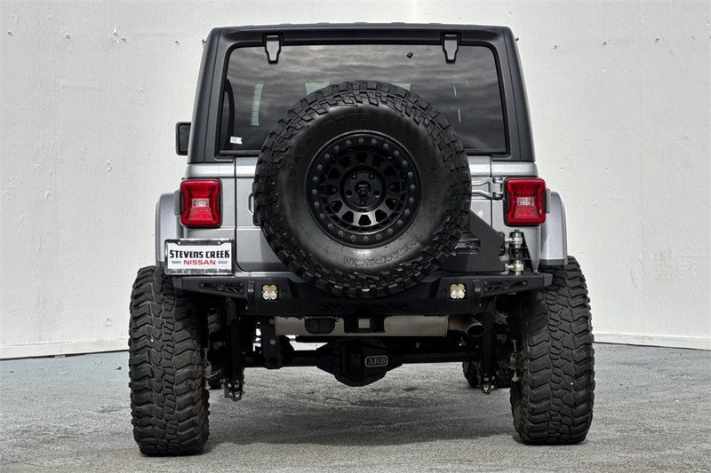 Jeep Wrangler Vehicle Full-screen Gallery Image 05