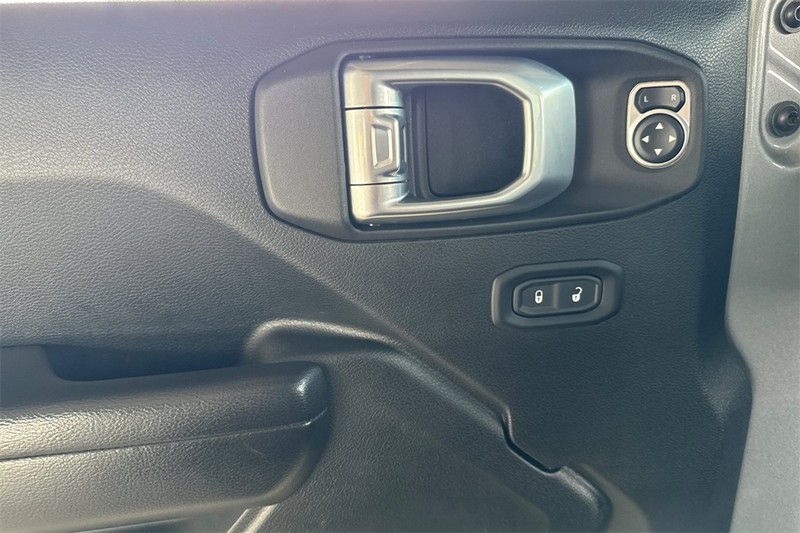 Jeep Wrangler Vehicle Full-screen Gallery Image 11