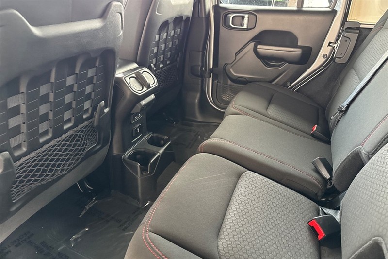 Jeep Wrangler Vehicle Full-screen Gallery Image 12