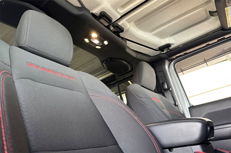 Jeep Wrangler Vehicle Full-screen Gallery Image 16