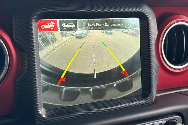 Jeep Wrangler Vehicle Full-screen Gallery Image 19