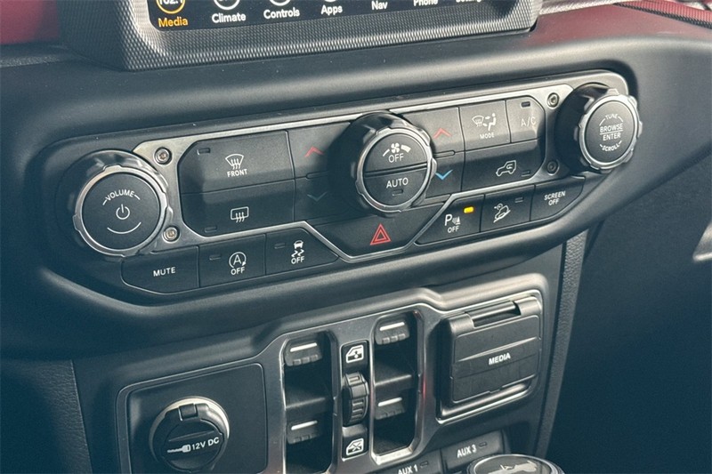 Jeep Wrangler Vehicle Full-screen Gallery Image 20