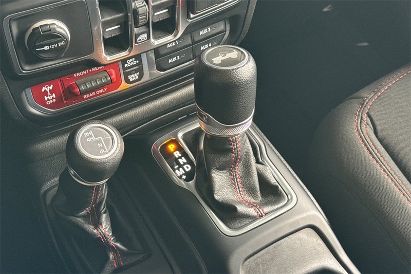 Jeep Wrangler Vehicle Full-screen Gallery Image 21