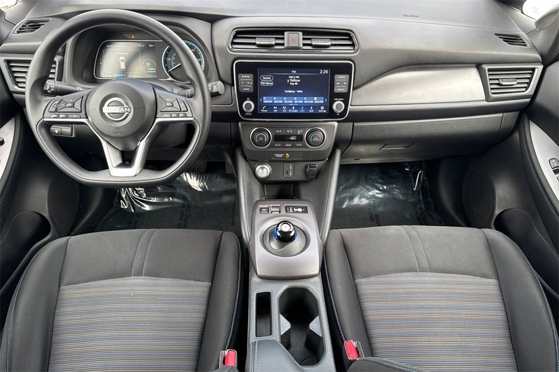 Nissan Leaf Vehicle Full-screen Gallery Image 13