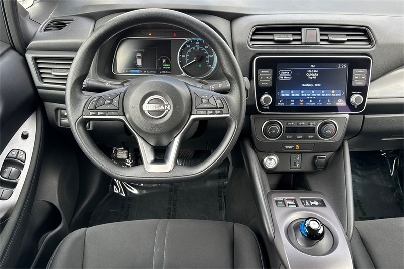 Nissan Leaf Vehicle Full-screen Gallery Image 14