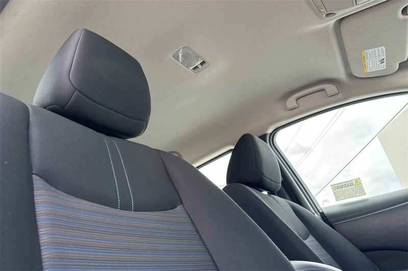 Nissan Leaf Vehicle Full-screen Gallery Image 16