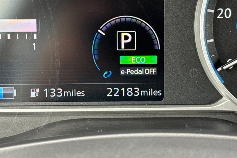 Nissan Leaf Vehicle Full-screen Gallery Image 24