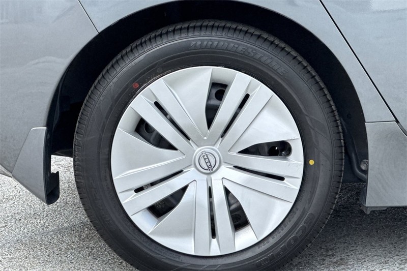 Nissan Leaf Vehicle Full-screen Gallery Image 25