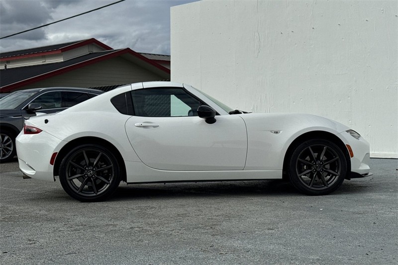 Mazda MX-5 Miata RF Vehicle Full-screen Gallery Image 03