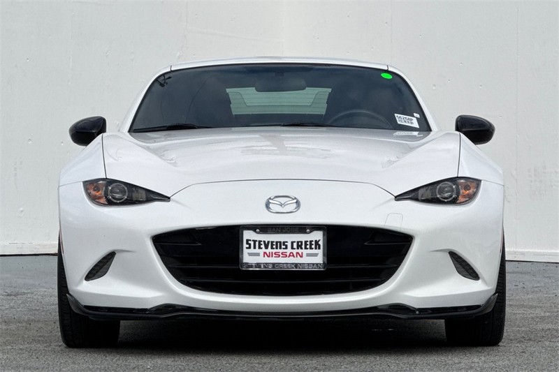 Mazda MX-5 Miata RF Vehicle Full-screen Gallery Image 09
