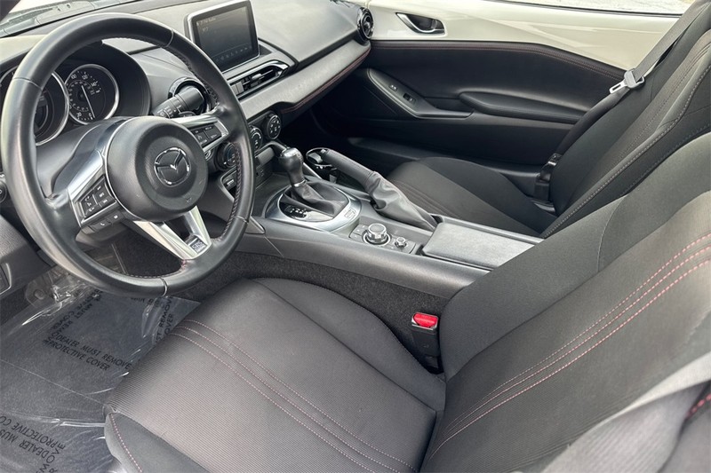 Mazda MX-5 Miata RF Vehicle Full-screen Gallery Image 10