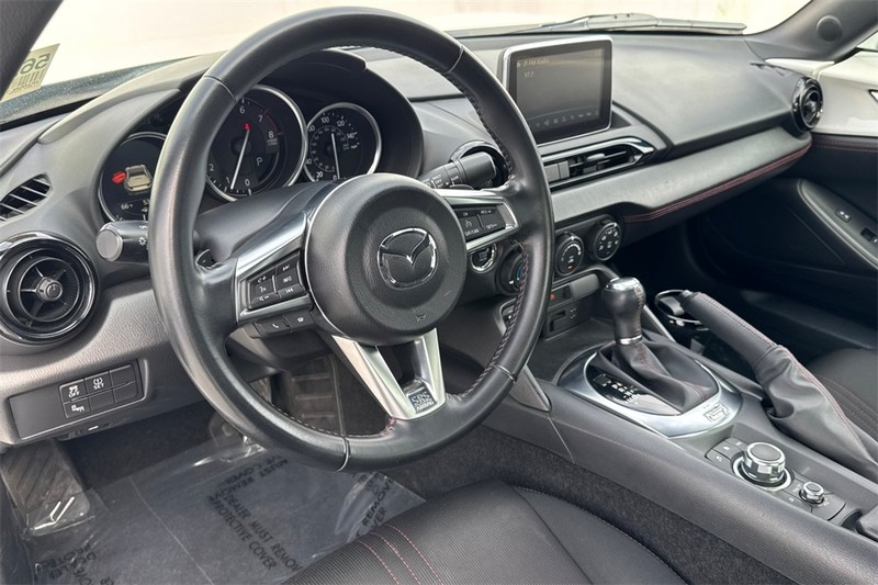 Mazda MX-5 Miata RF Vehicle Full-screen Gallery Image 12