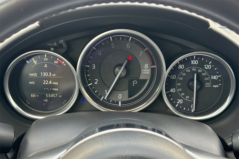 Mazda MX-5 Miata RF Vehicle Full-screen Gallery Image 21