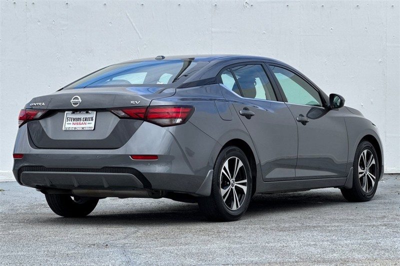 Nissan Sentra Vehicle Full-screen Gallery Image 04