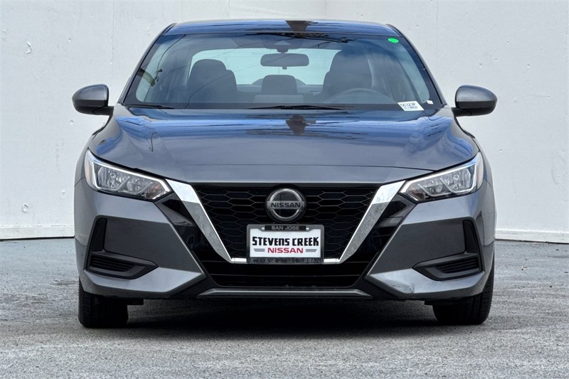 Nissan Sentra Vehicle Full-screen Gallery Image 09