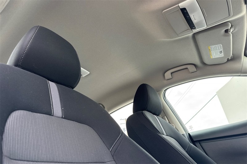 Nissan Sentra Vehicle Full-screen Gallery Image 16