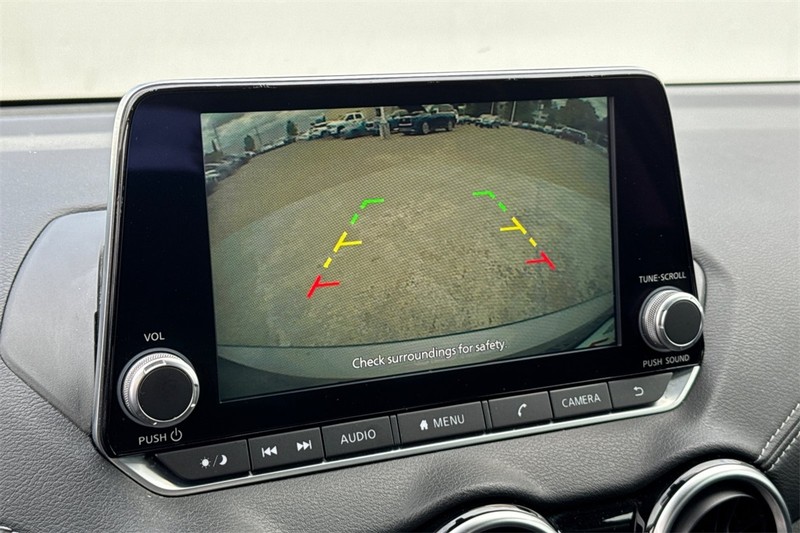 Nissan Sentra Vehicle Full-screen Gallery Image 18