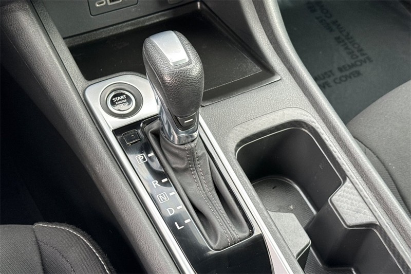 Nissan Sentra Vehicle Full-screen Gallery Image 20