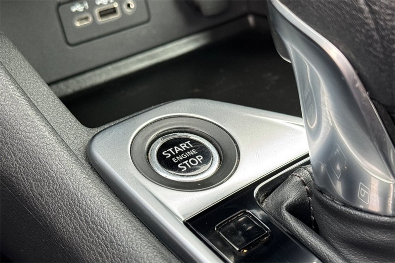 Nissan Sentra Vehicle Full-screen Gallery Image 21