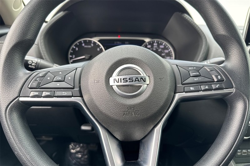 Nissan Sentra Vehicle Full-screen Gallery Image 22